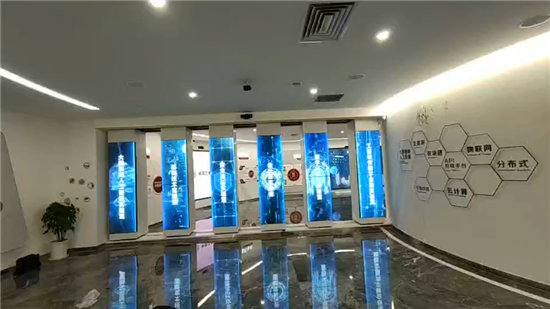 可移動拼接屏_工商銀行智慧銀行_摩拓為提供技術(shù)支持