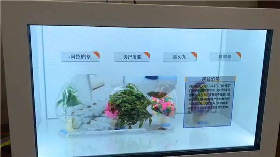 透明廣告柜應(yīng)用案例_摩拓為提供技術(shù)支持