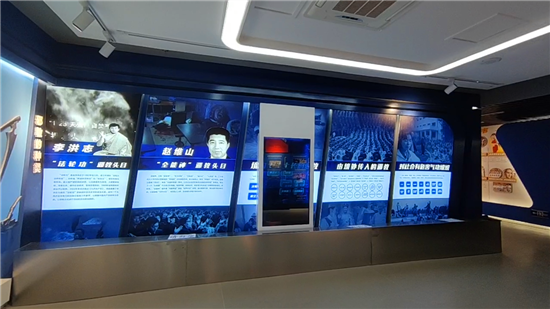 移動(dòng)透明滑軌屏案例展示_蘭州反邪教展館
