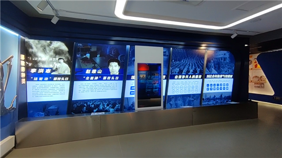 移動(dòng)透明滑軌屏_蘭州反邪教展館應(yīng)用
