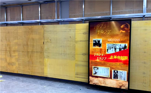 科技館中_摩拓為滑軌屏應(yīng)用案例_正測試安裝