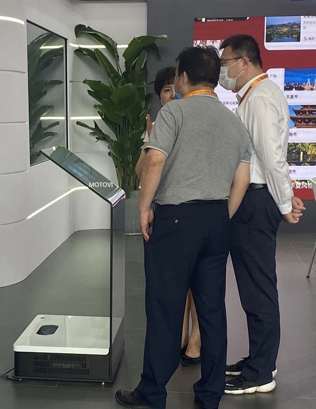 展示多媒體交互技術(shù)_空靈水晶講臺應用于展會