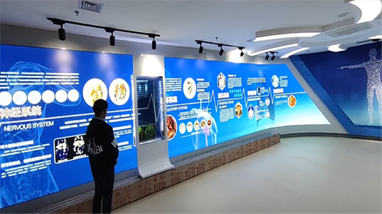 移動(dòng)透明滑軌屏案例展示_反腐倡廉黨建展廳案例_摩拓為提供技術(shù)支持