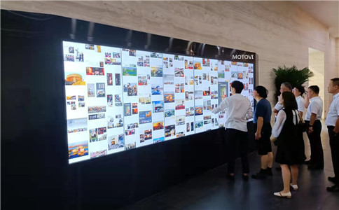 長沙李自健美術館應用百變屏案例展示