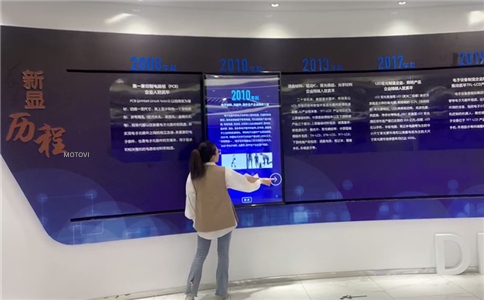 展廳互動滑軌屏應用_提升展示效率