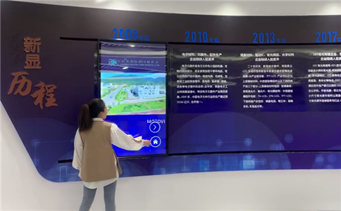 互動滑軌屏在企業(yè)展廳設計中有何魅力