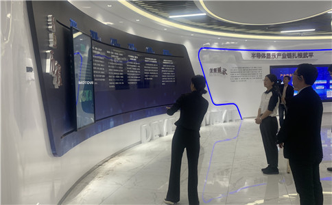 滑軌屏定制廠家_展示更具趣味性、科技感、互動(dòng)感